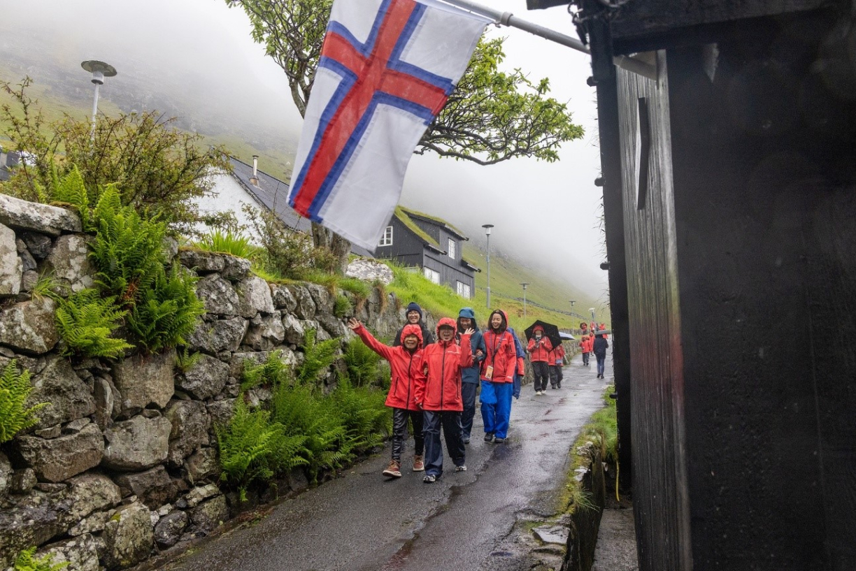 Экспедиционная группа гуляет по Киркьюбёру