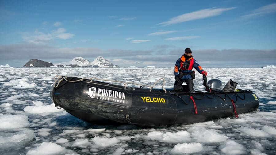 Член команды «Клуба полярных путешествий» в Антарктиде
