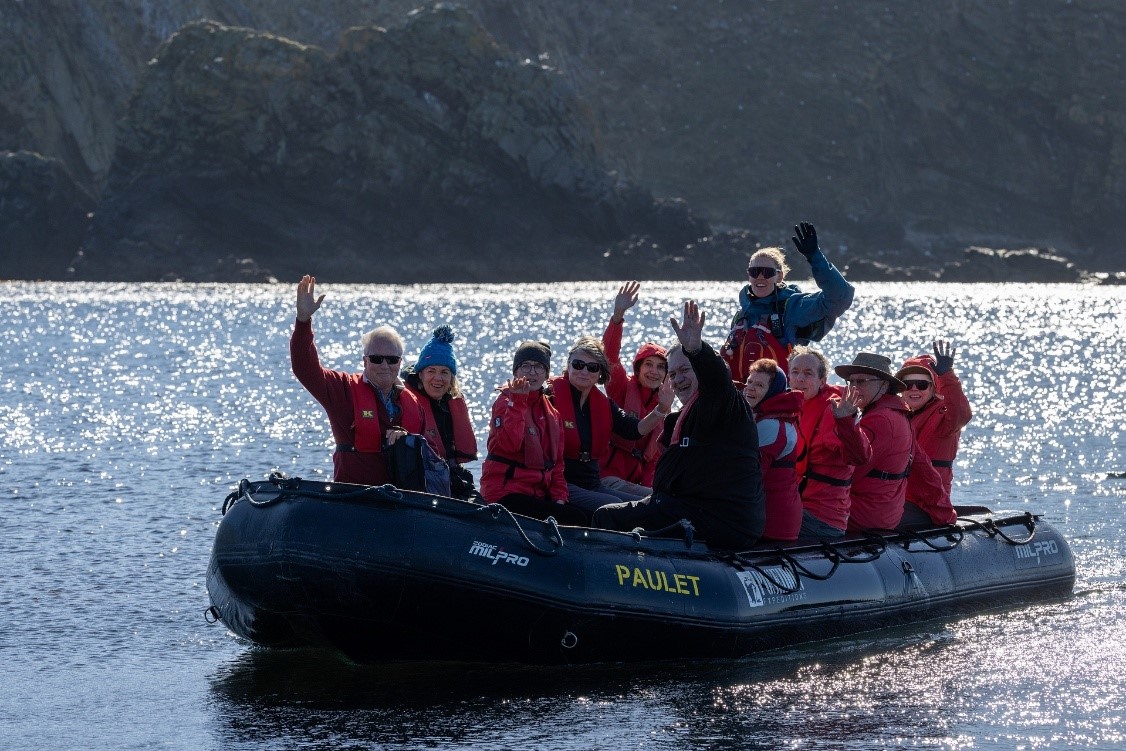Экспедиционная группа у берегов Фарер