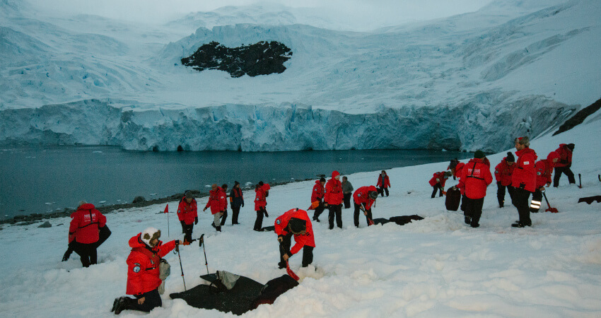 Полярный кемпинг в экспедиционных круизах в Антарктиду